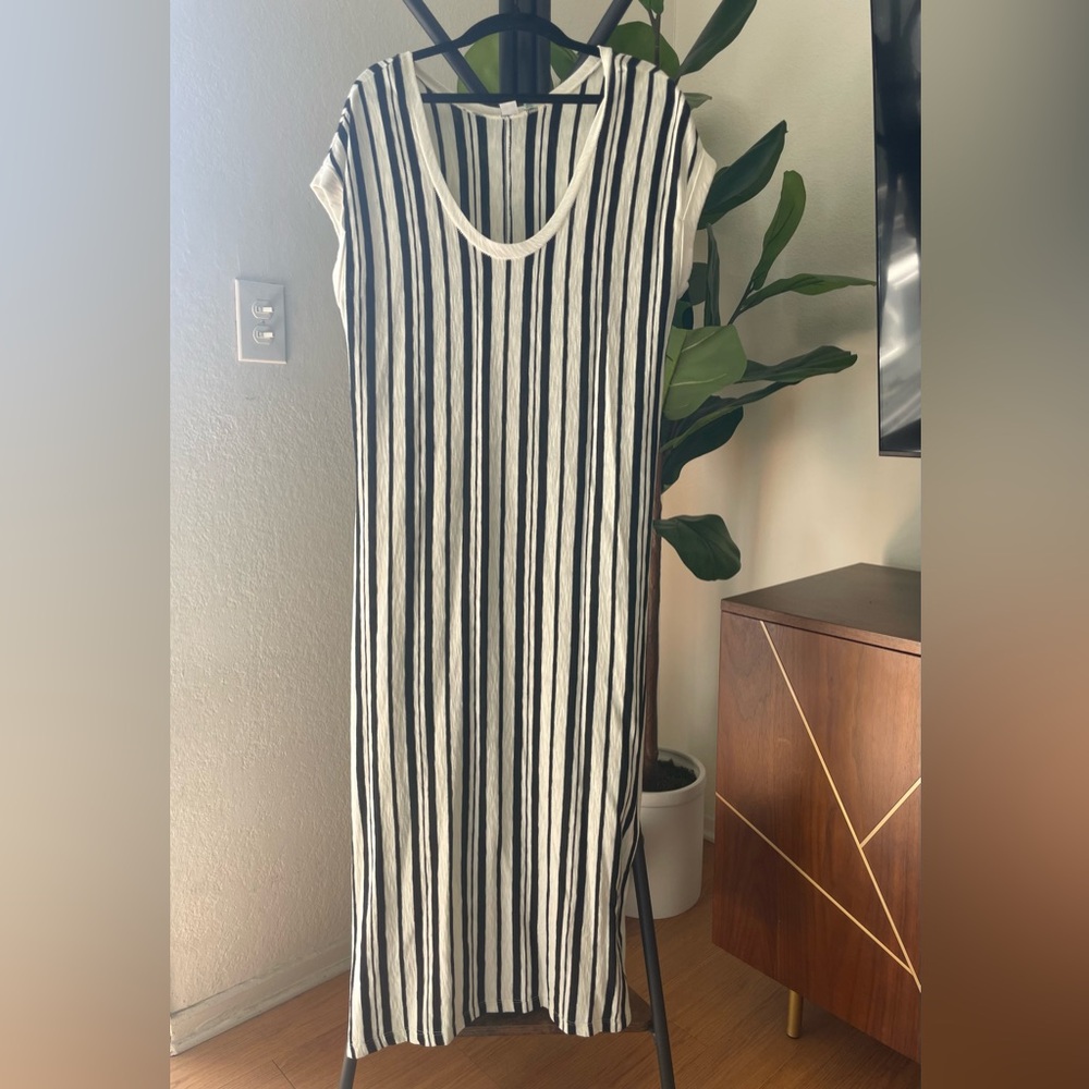 Summer Dress with slit on side! Very light and comfy!